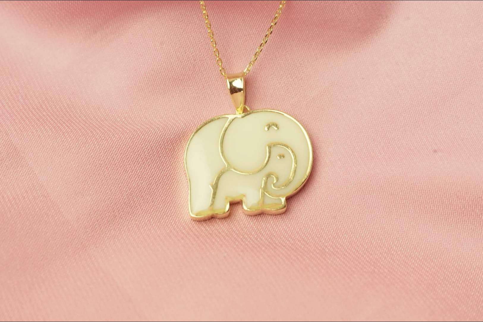 Encontrar joyas personalizadas con Mummy's Milk Shop