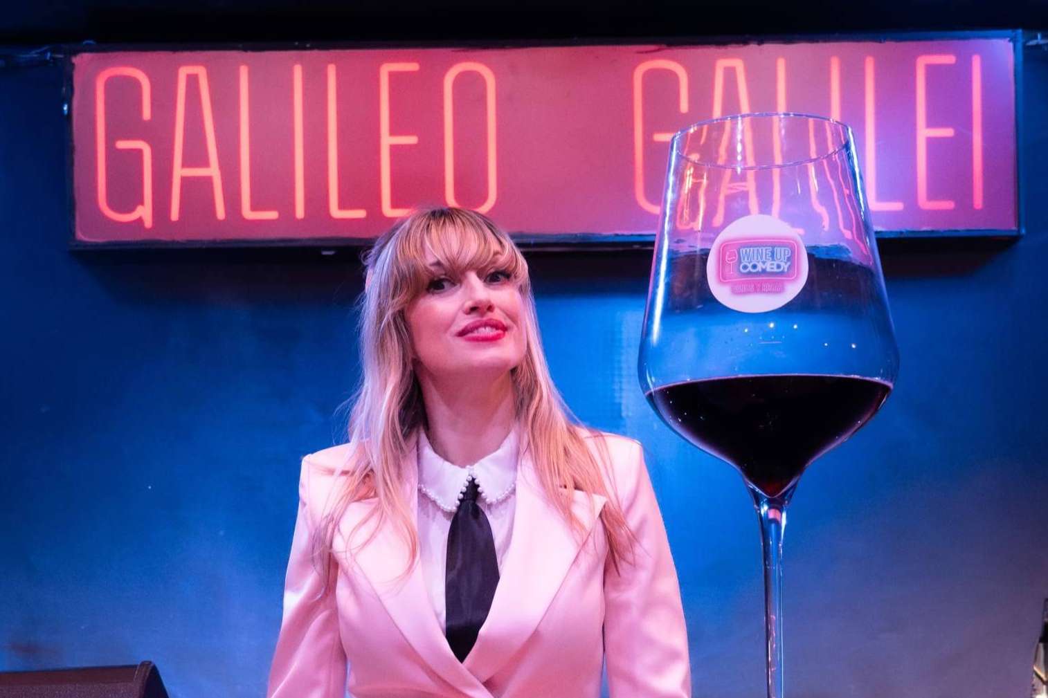 Risas y vinos; el plan ideal de Wine Up Comedy