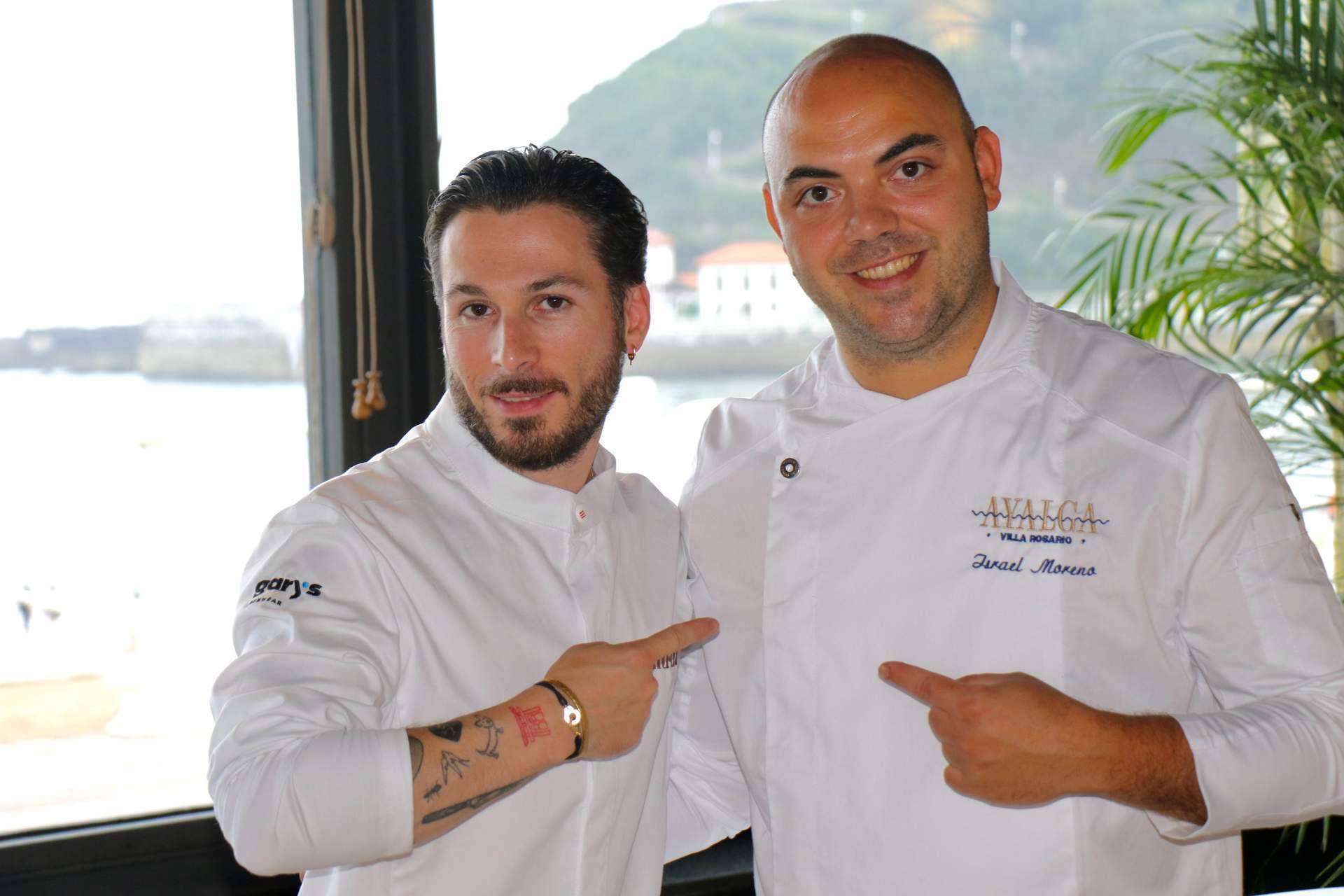 El chef Samuel Naveira cocinó junto al chef Israel Moreno en el restaurante Ayalga de Ribadesella