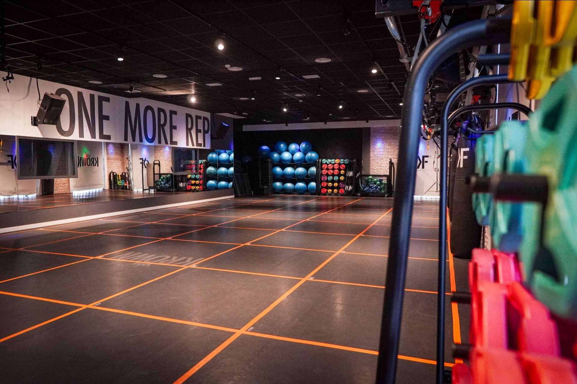 Descubrir Krown Fitness; Clases especializadas y entrenadores certificados para el bienestar