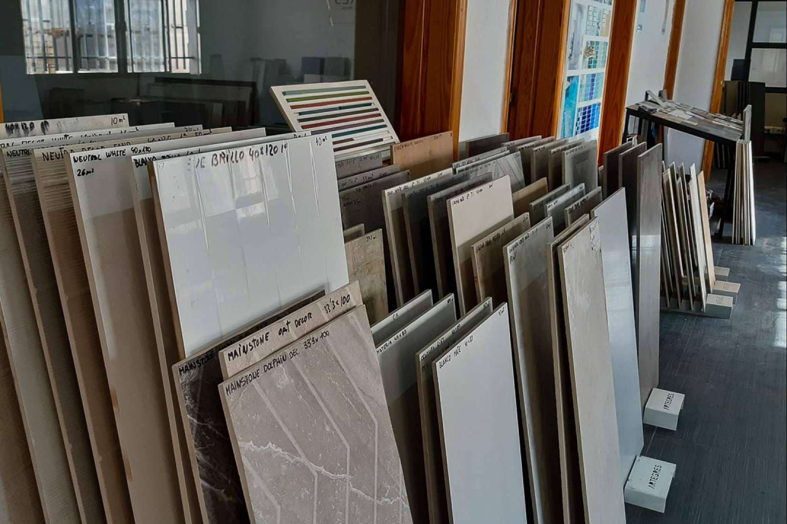 Accede a lotes con descuento de Azulejos Outlet Multimarca en Artegres