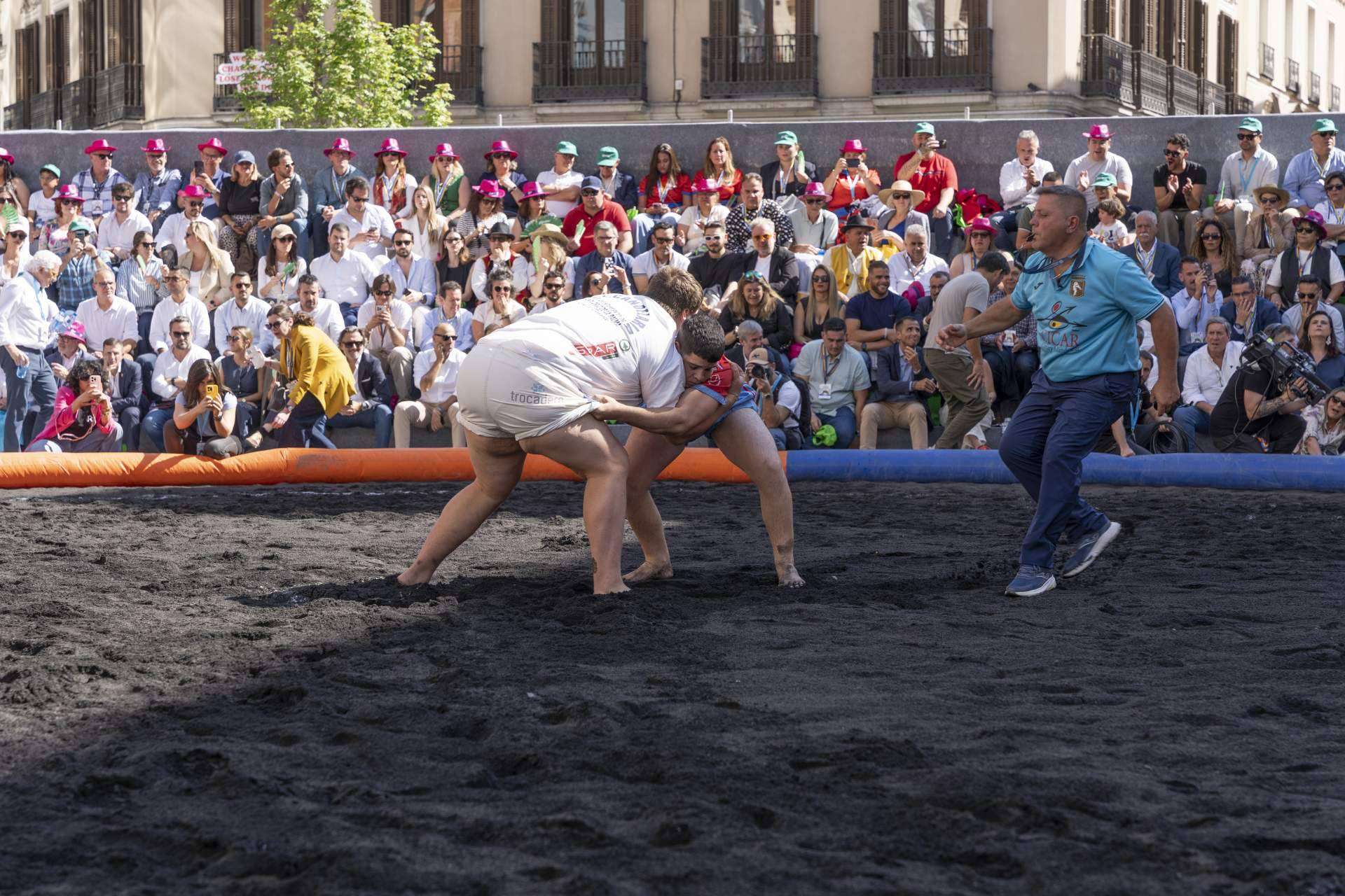 La cultura canaria toma Madrid; Clipper presenta la exposición exclusiva de Ciro Miró sobre Lucha Canaria
