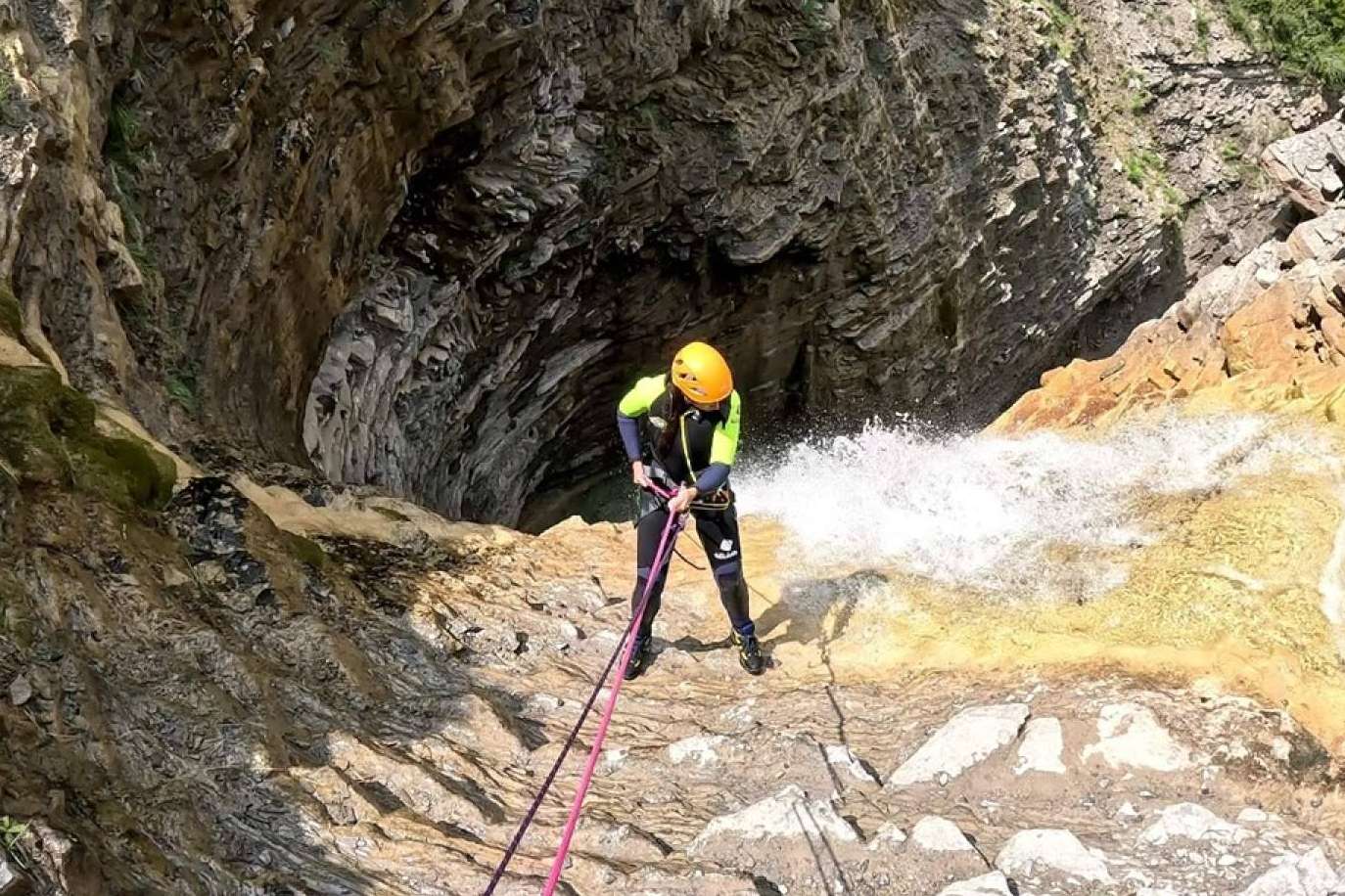 Barranquismo en Jaca y Vía Ferrata Sorrosal, Deportes en los Pirineos para este verano