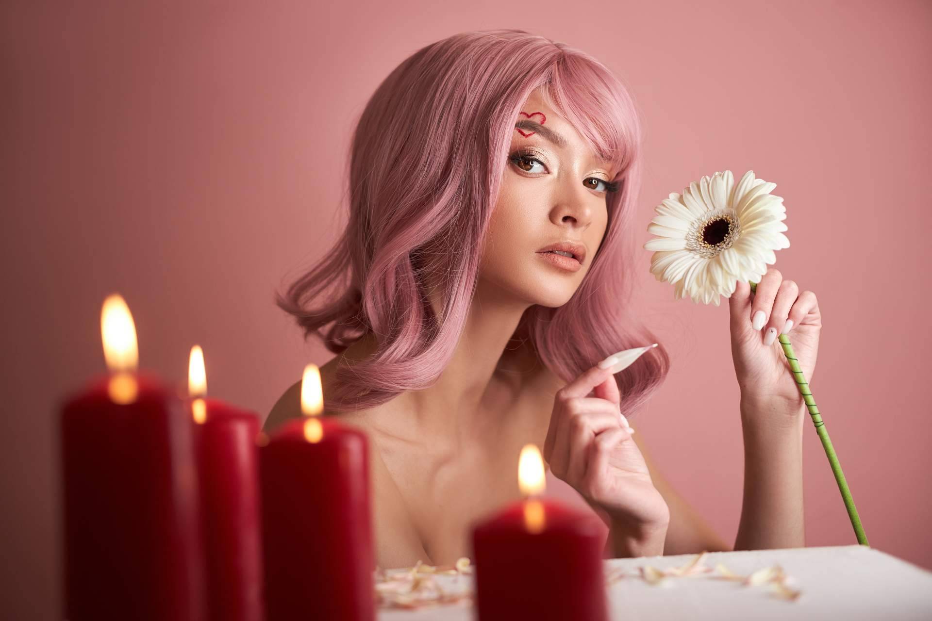 La Gen Z le da la espalda a la cosmética tradicional; CosmeFlash responde