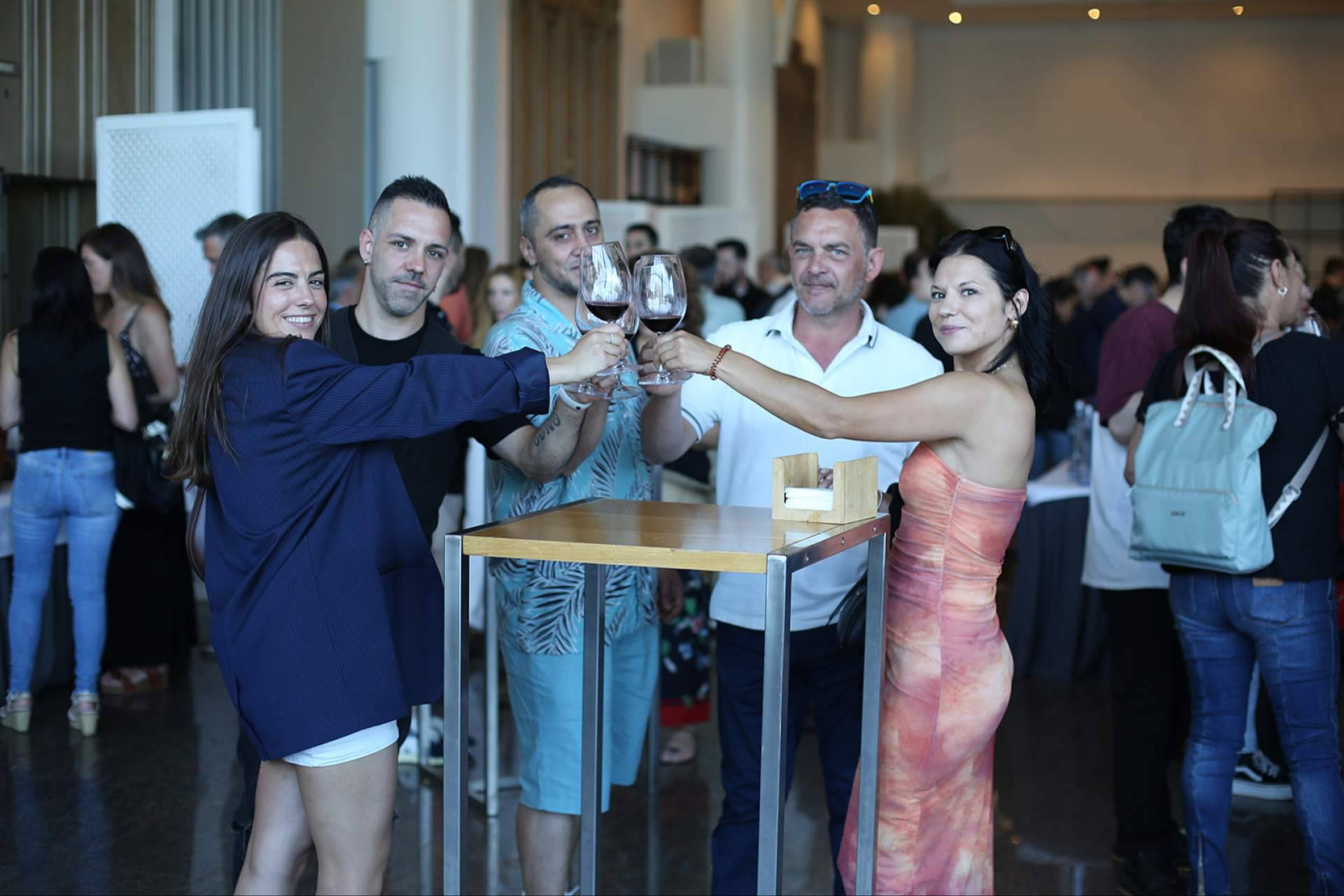 Hosteleros de toda Galicia se dan cita en INVINO 2025, el showroom organizado por Difersa & Prima Vinia