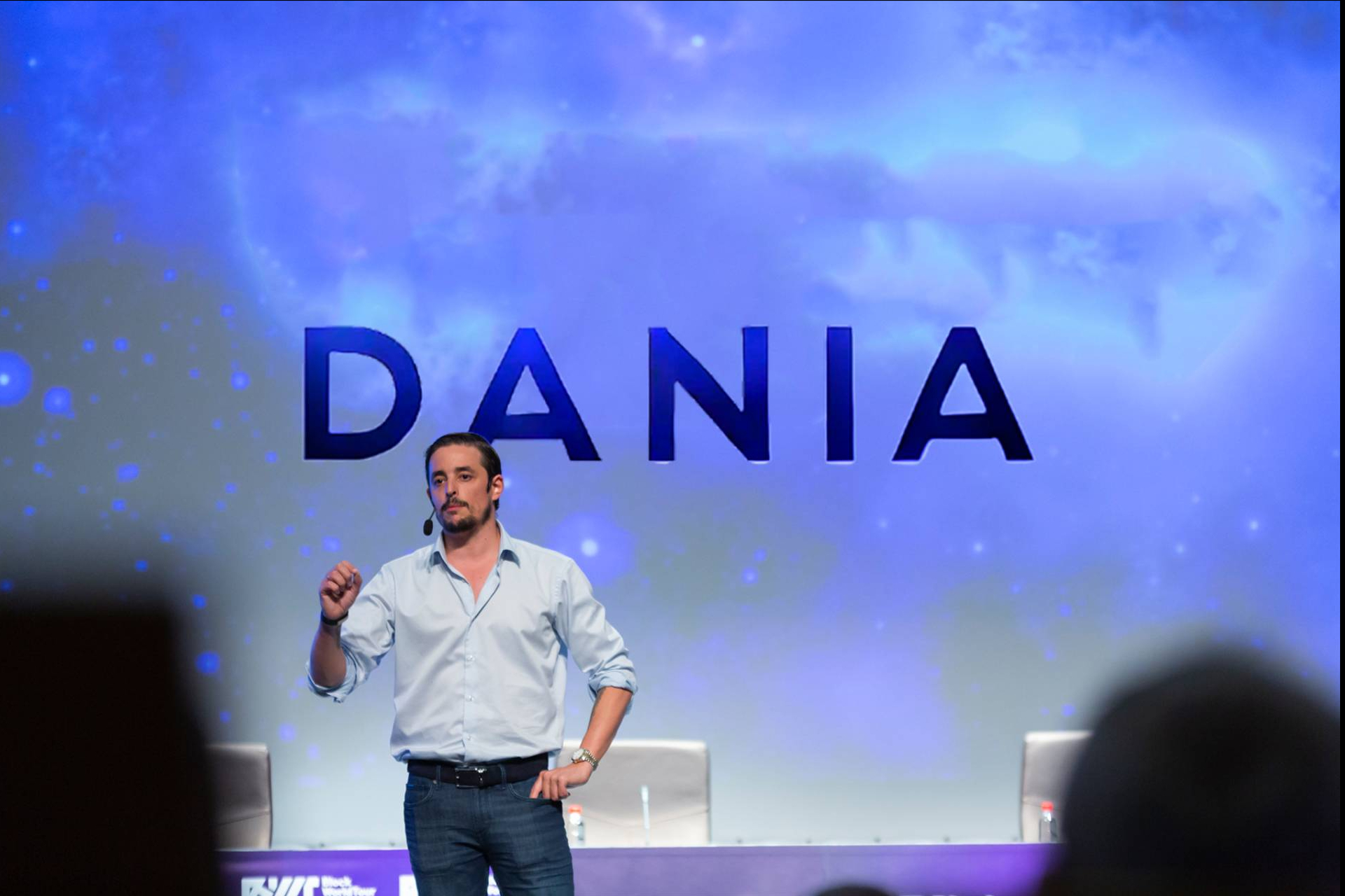 DANIA lanza el ecosistema de IA líder para impulsar ventas en empresas hispanas