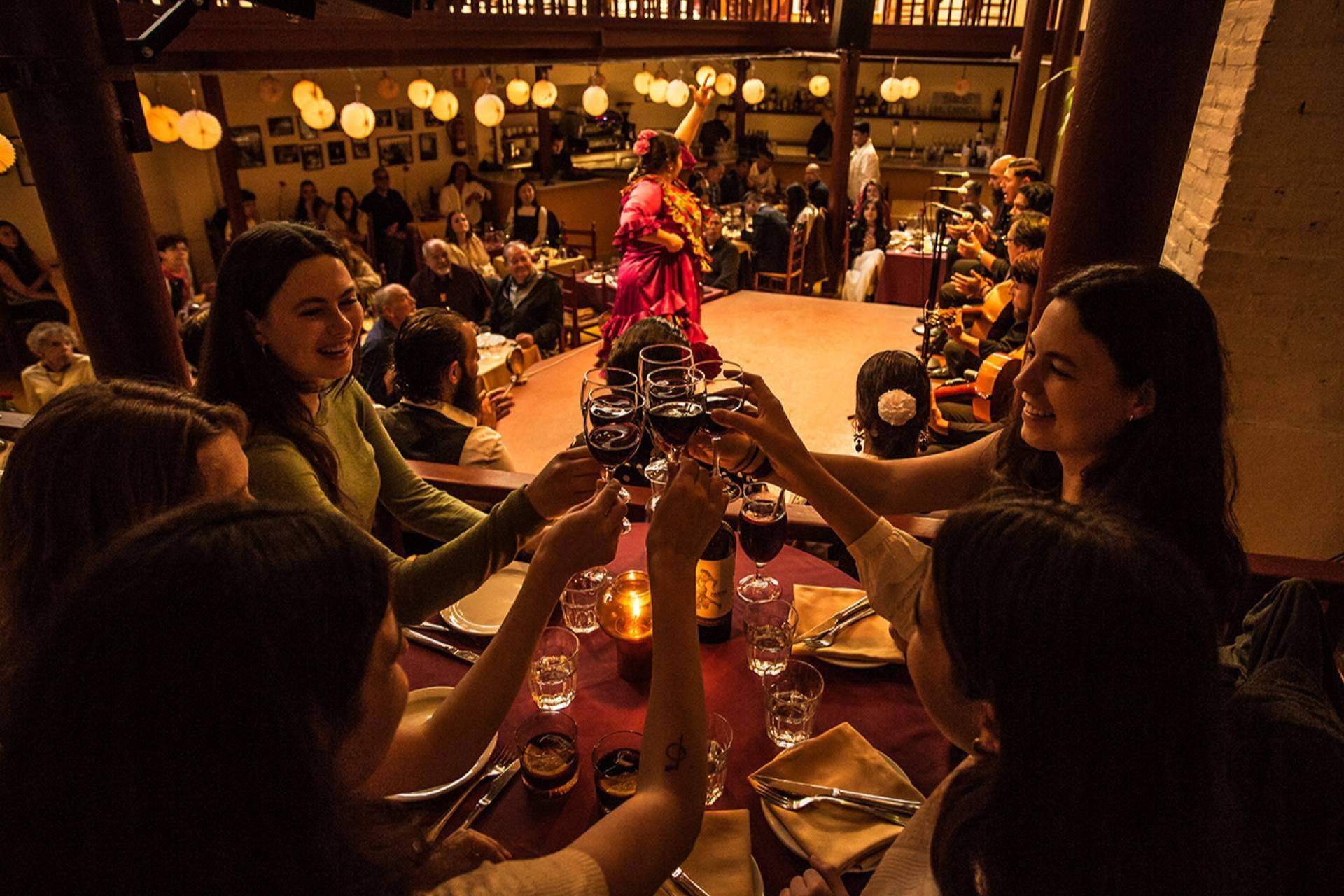 Tablao de Carmen un TODO-EN-UNO en Barcelona; Flamenco, gastronomía historia y cultura en una sola noche