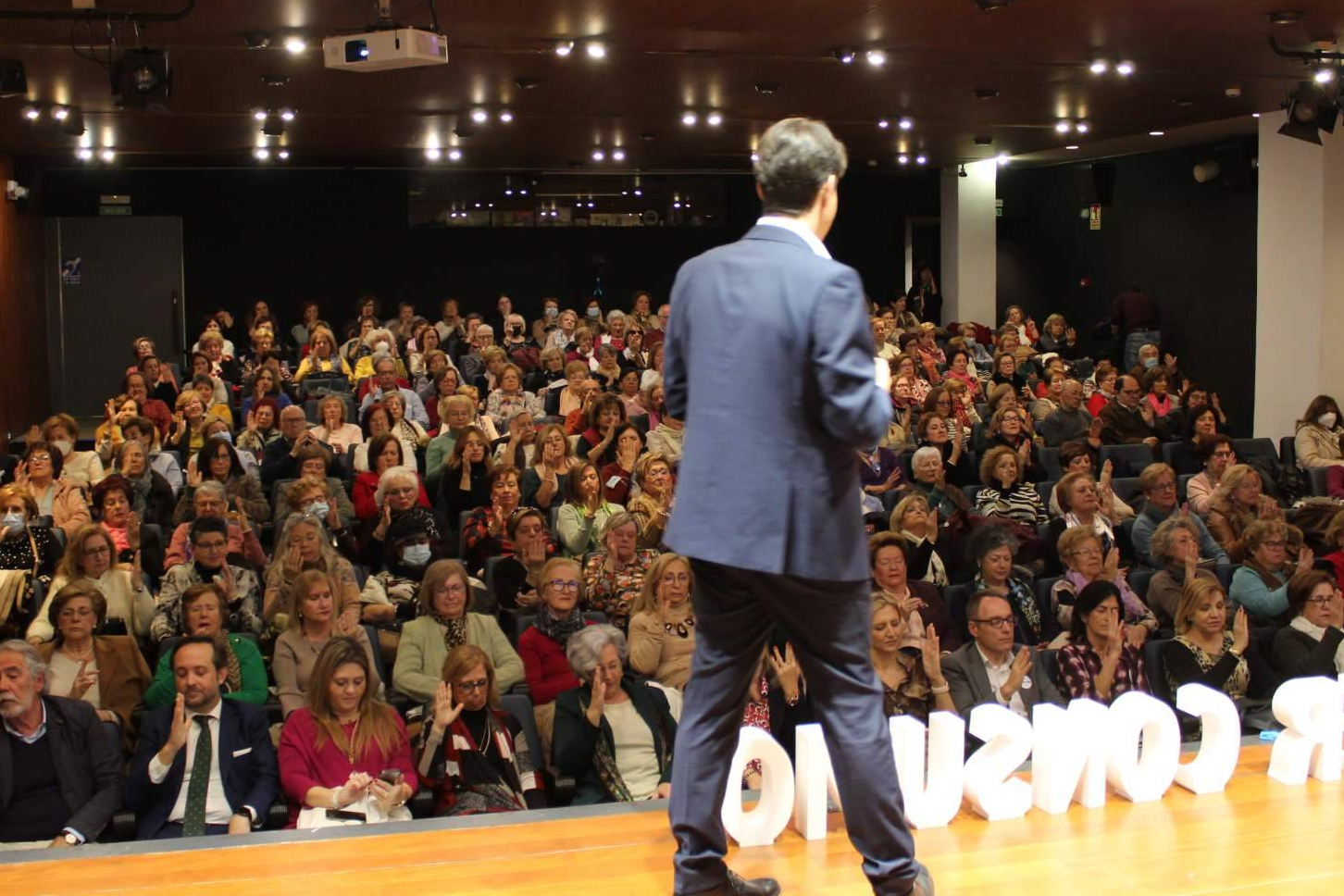 Fernando Pena presenta su último libro sobre bienestar psicológico en una conferencia abierta al público