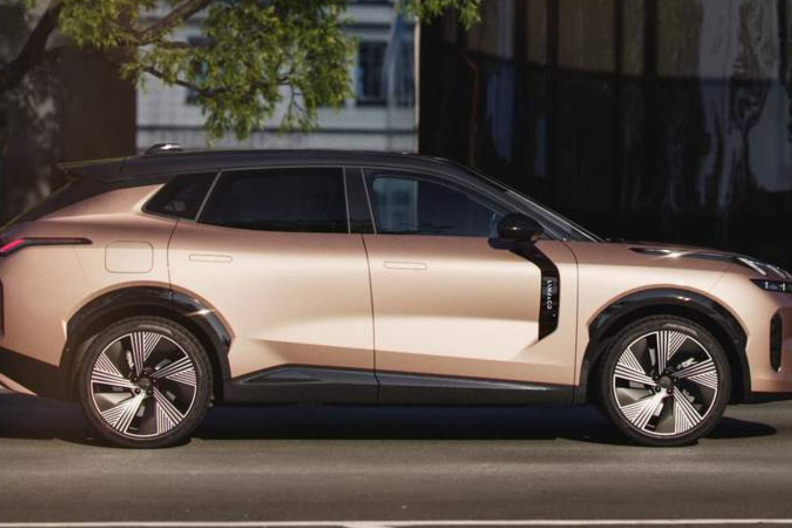 Lynk & Co impulsa su gama en Europa con el híbrido enchufable 08 y el eléctrico 02