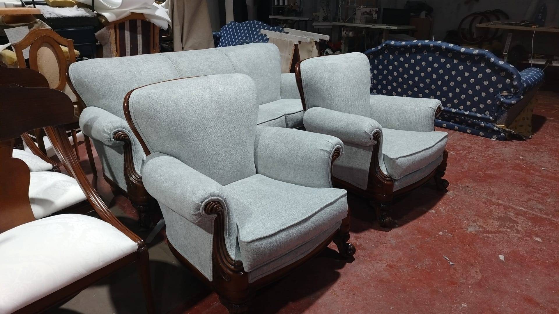 Tapicería de Madrid; el oficio artesanal que restaura muebles sin alterar su diseño
