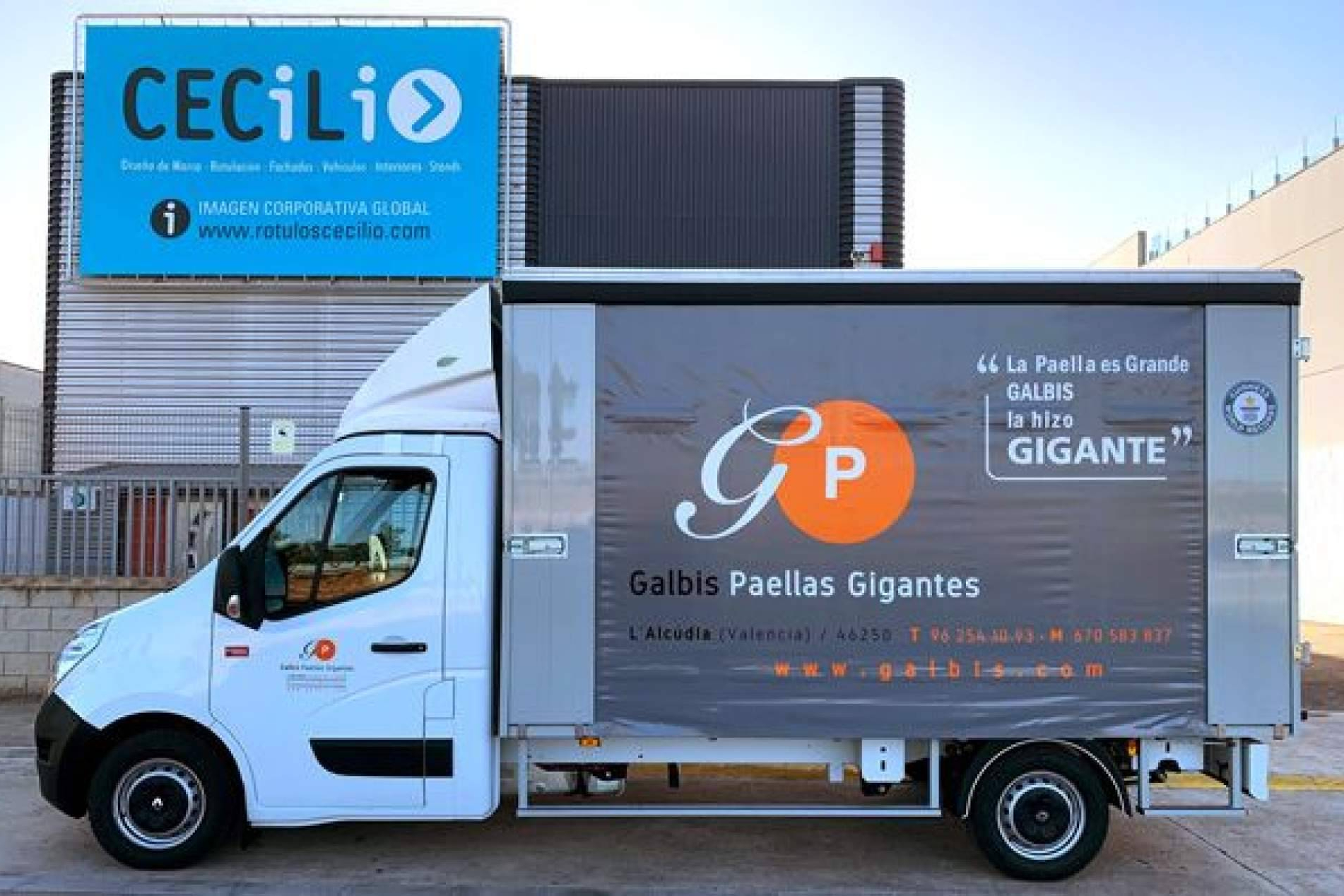 Rótulos Cecilio amplía su oferta con lonas de gran formato para publicidad y eventos
