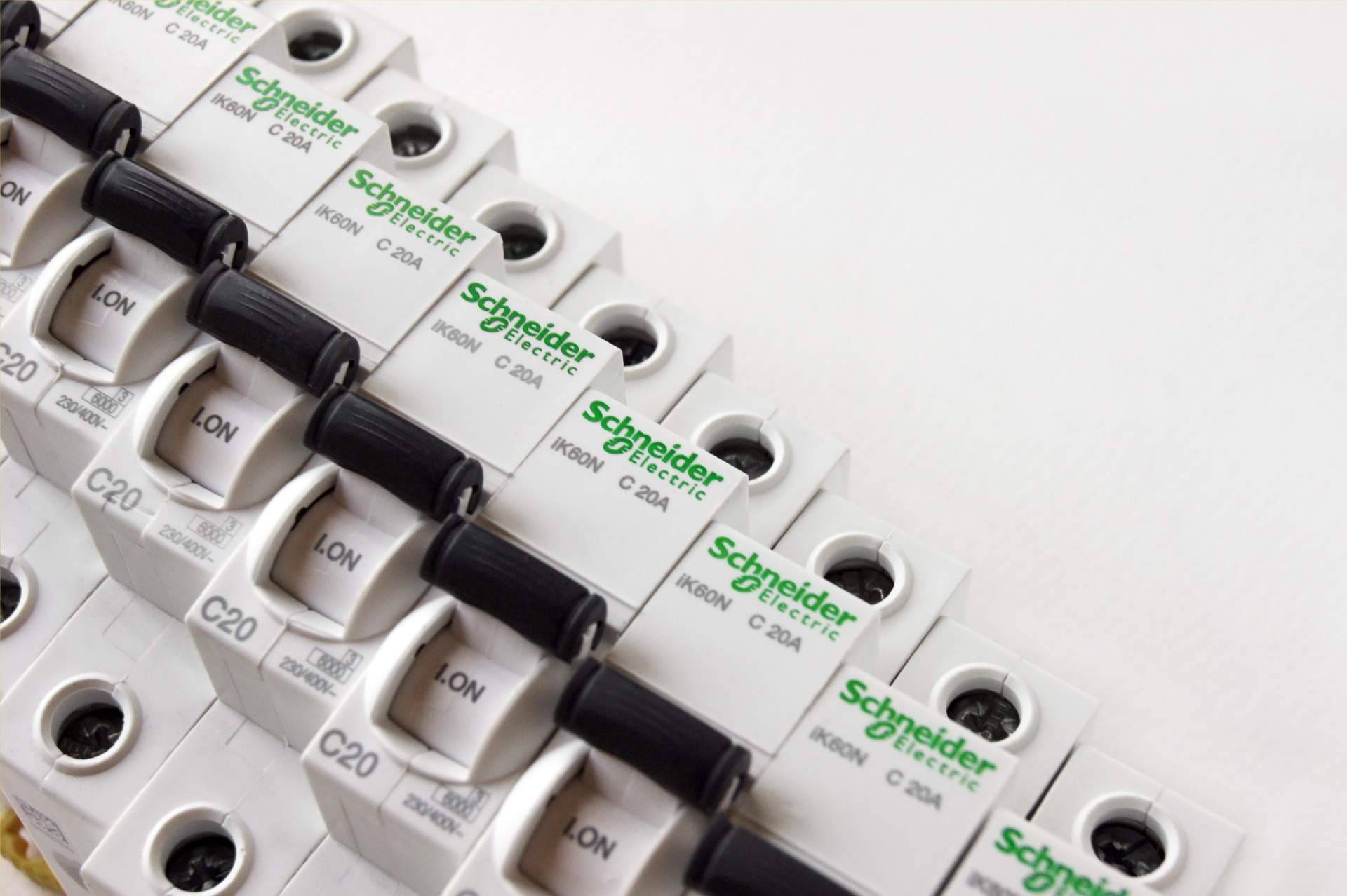 Cadenza Electric se consolida como referente en la distribución online de material eléctrico en España