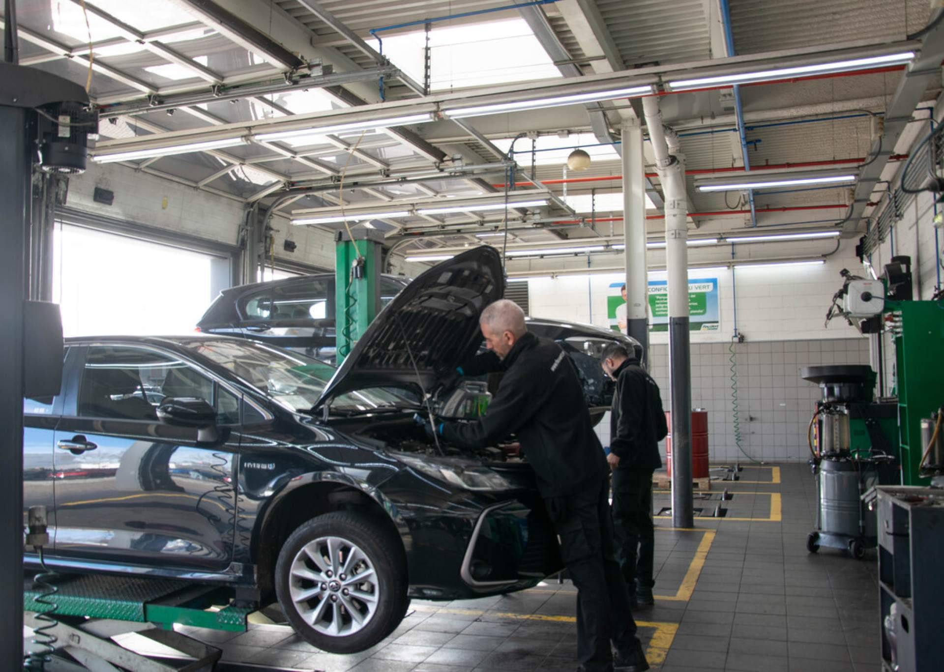 Feu Vert acelera la formación de sus profesionales para liderar el mantenimiento del coche eléctrico
