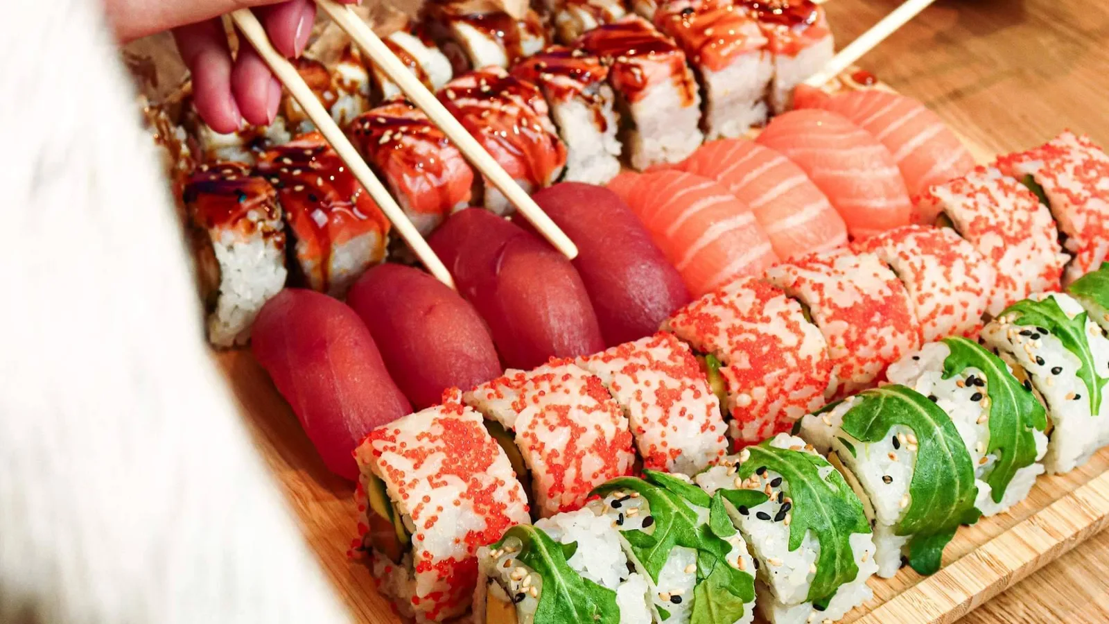 La Uramakeria propone una forma fácil y actual de disfrutar sushi en cenas con amigos, take away y planes